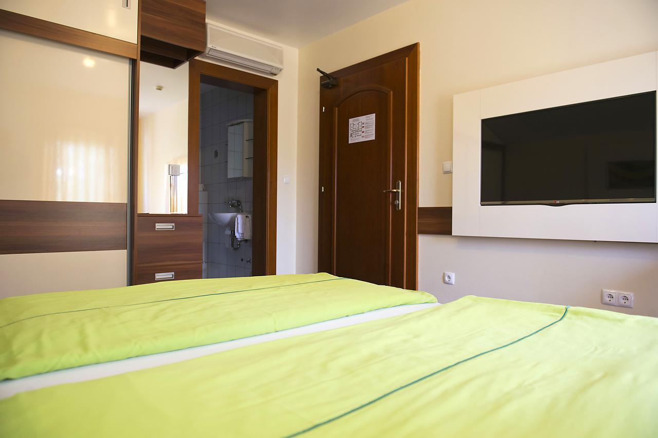 Hotel Pansion Maestral Novi Vinodolski Zewnętrze zdjęcie